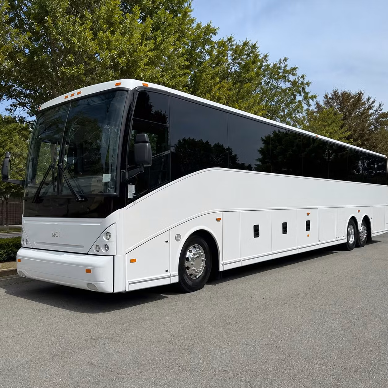 group airport shuttles between will rogers world airport and oklahoma city hotels